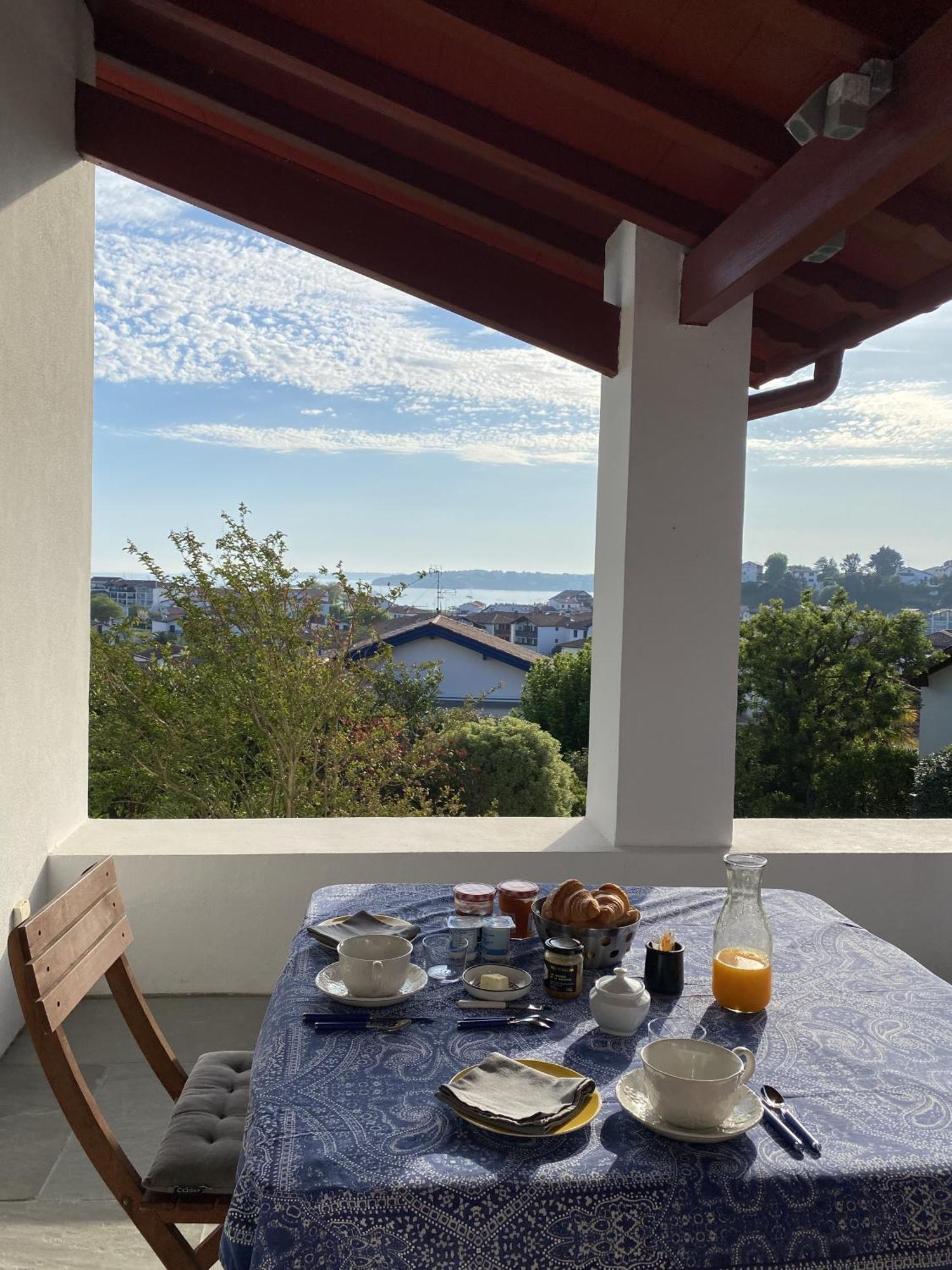 Calicho Bed & Breakfast Urrugne Bagian luar foto